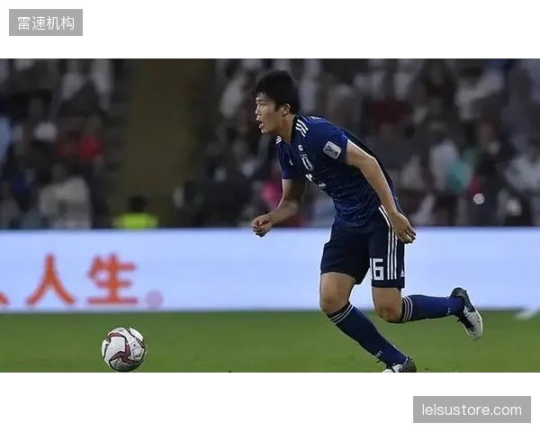 日本队在亚洲区展现的防守纪律性将面临世界杯级别考验，富安健洋的防守选位是后防线的关键。